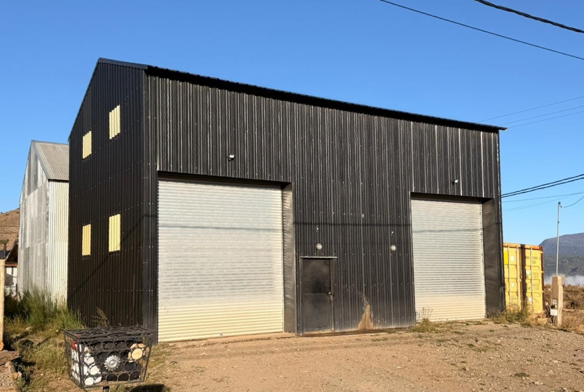 Galpón/ deposito en alquiler en zona balcones san Martin De Los Andes!!