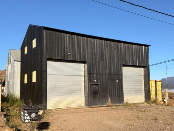 Galpón/ deposito en alquiler en zona balcones san Martin De Los Andes!!