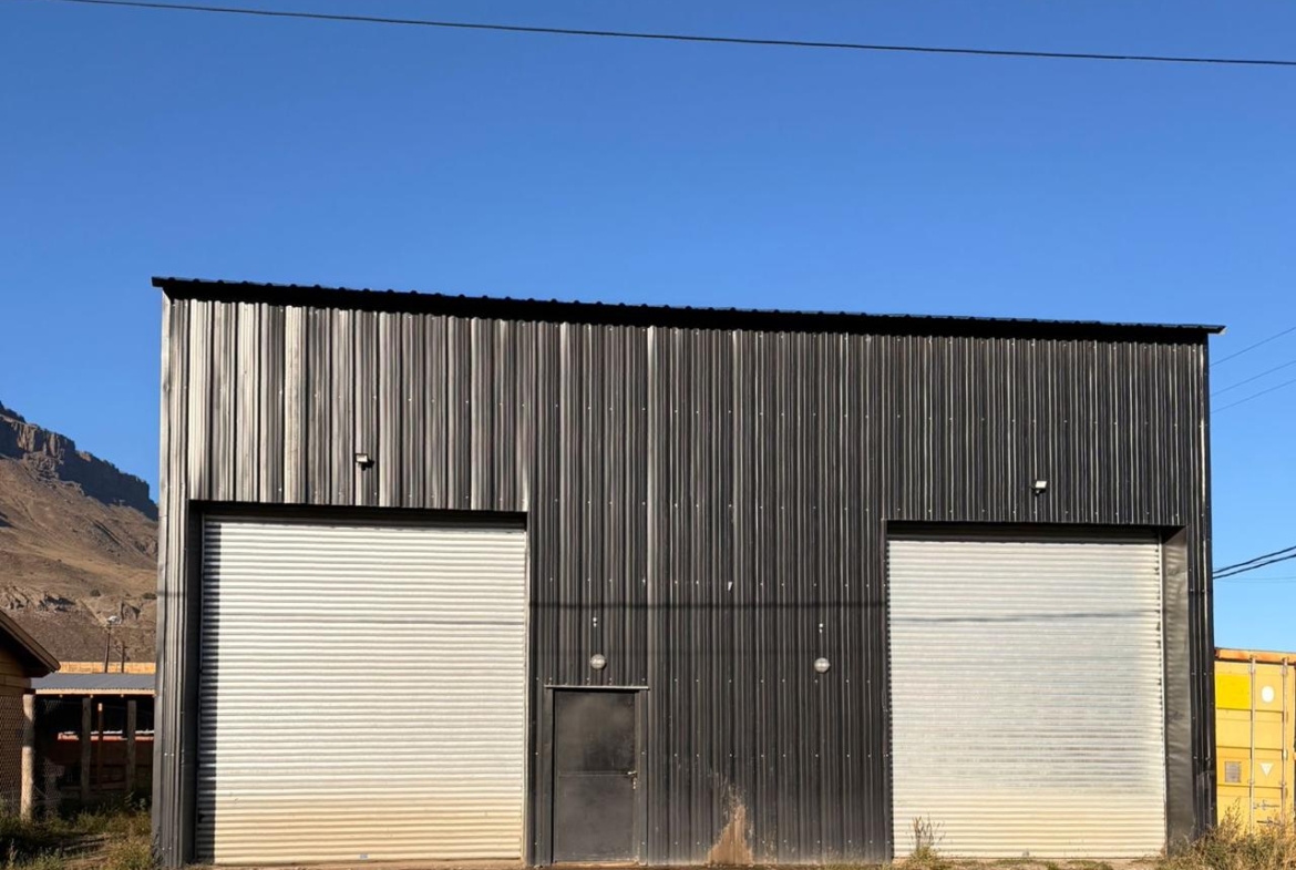 Galpón/ deposito en alquiler en zona balcones san Martin De Los Andes!!