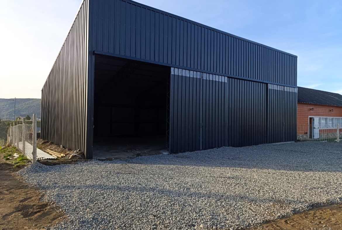 galpon deposito de 200 m2 en alquiler en barrio coirones san martin de los andes neuquen patagonia argentina