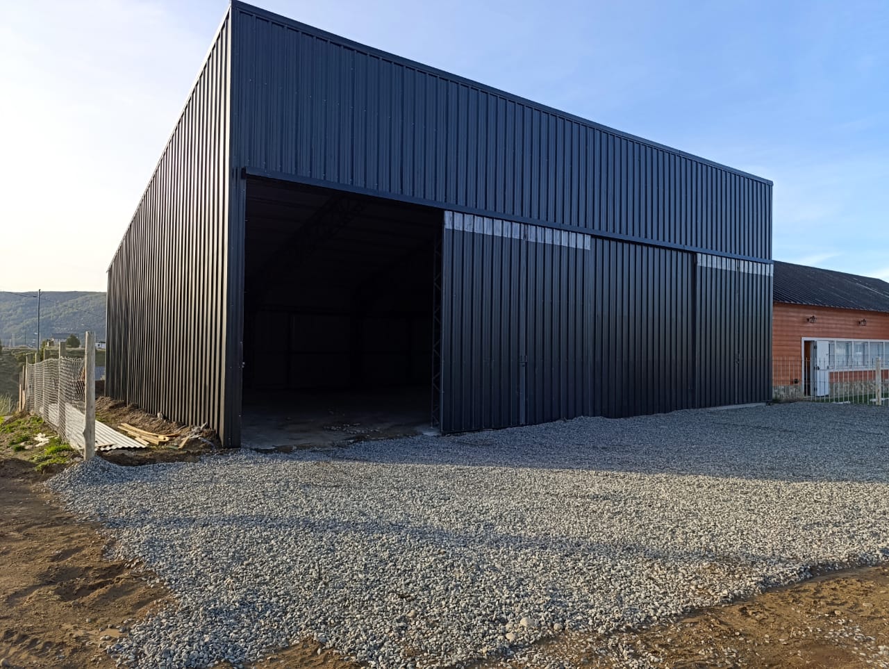 galpon deposito de 200 m2 en alquiler en barrio coirones san martin de los andes neuquen patagonia argentina