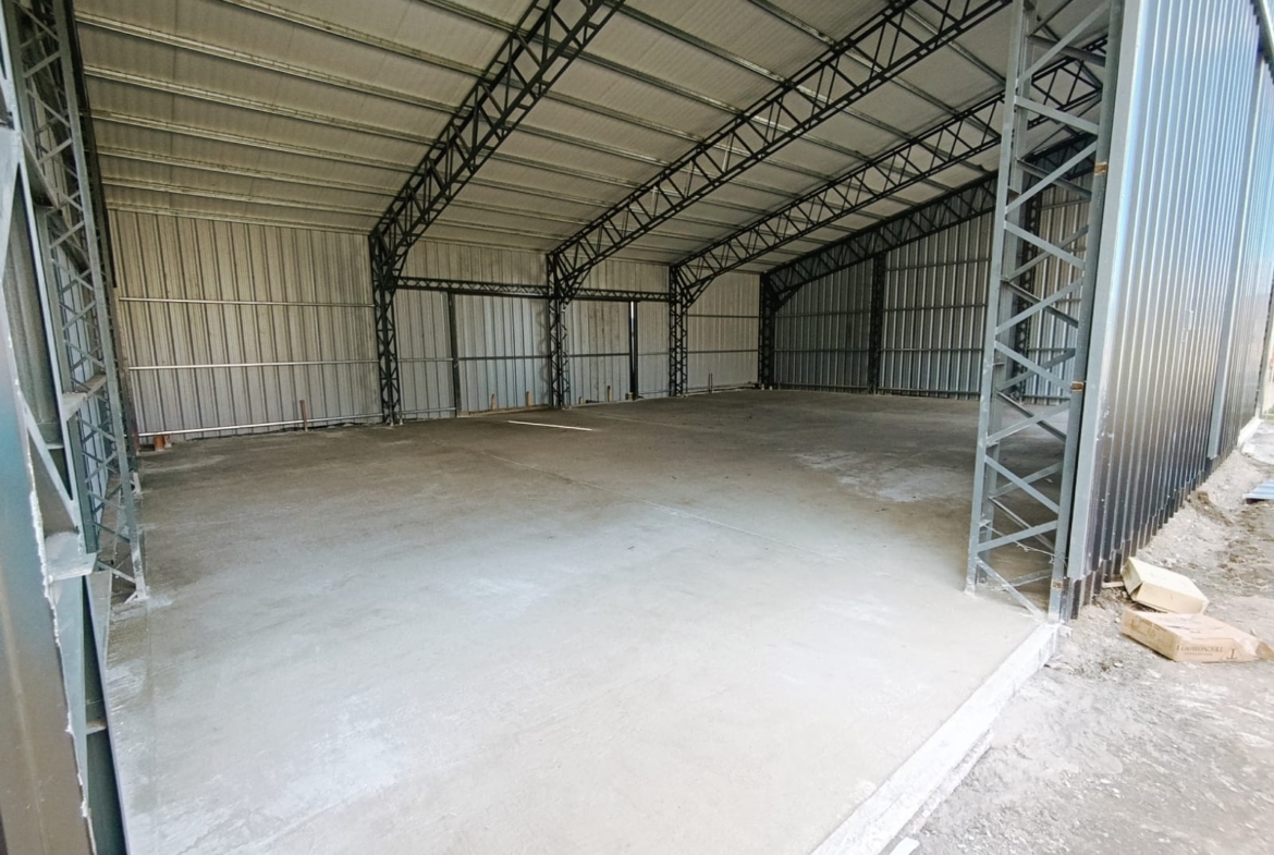 galpon deposito de 200 m2 en alquiler en barrio coirones san martin de los andes neuquen patagonia argentina