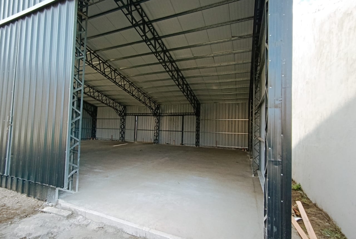 galpon deposito de 200 m2 en alquiler en barrio coirones san martin de los andes neuquen patagonia argentina