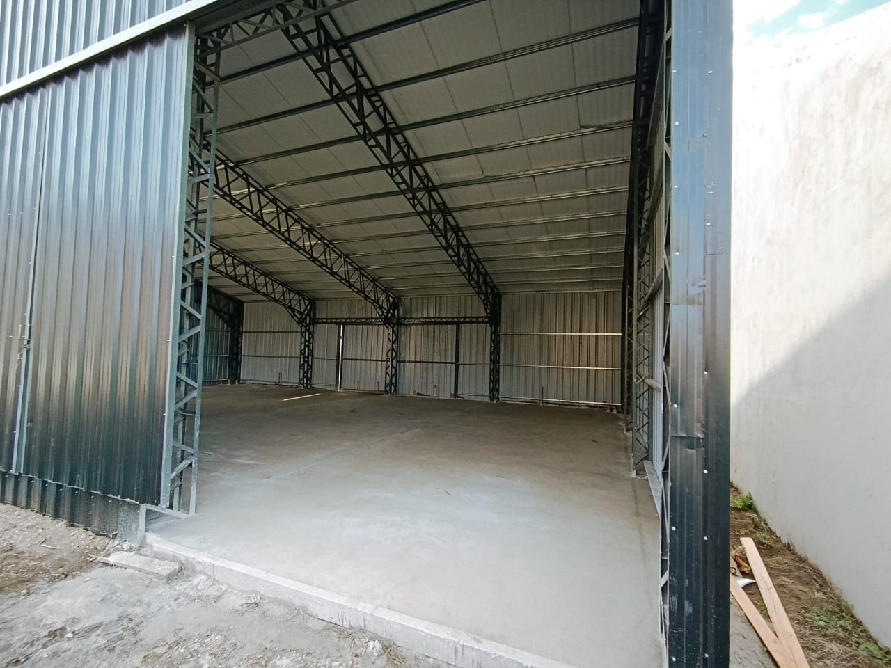 galpon deposito de 200 m2 en alquiler en barrio coirones san martin de los andes neuquen patagonia argentina