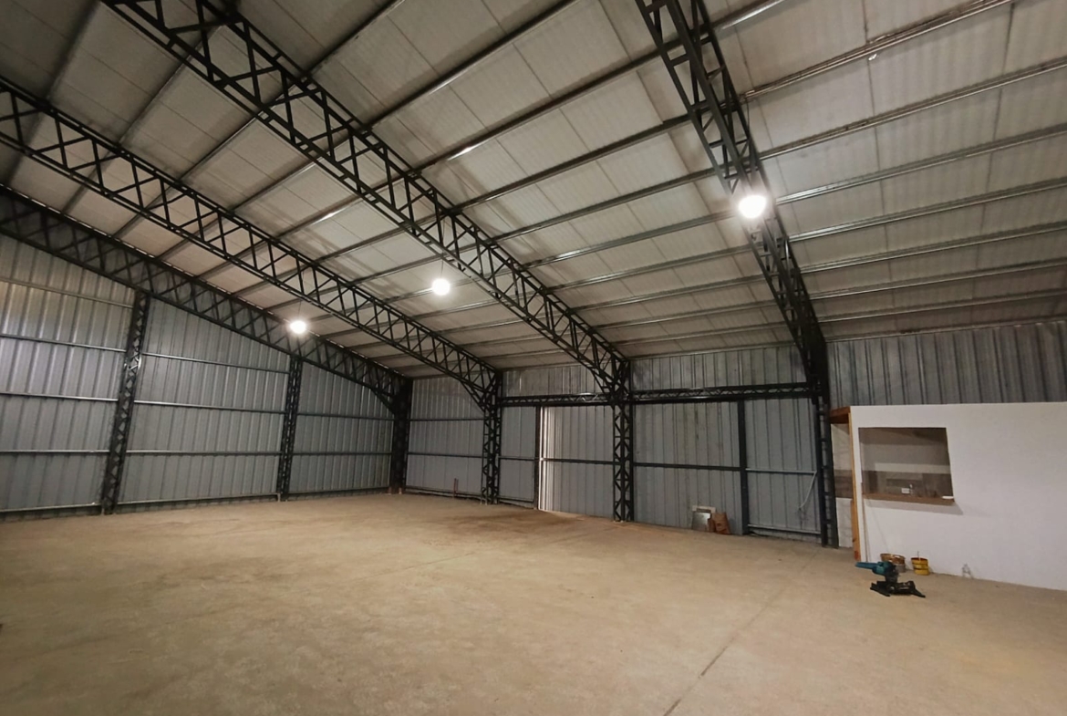 galpon deposito de 200 m2 en alquiler en barrio coirones san martin de los andes neuquen patagonia argentina